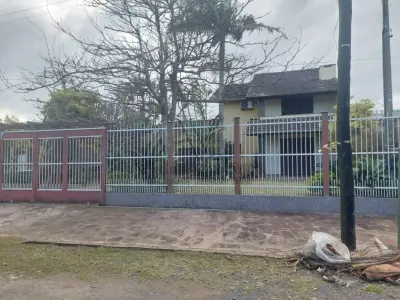 LOTE 600 - UM IMÓVEL RESIDENCIAL EM ALVENÁRIA COM AREA DE 196,77m² NA PRAIA CURUMIM EM CAPÃO DA CANOA.