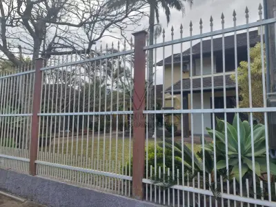 LOTE 600 - UM IMÓVEL RESIDENCIAL EM ALVENÁRIA COM AREA DE 196,77m² NA PRAIA CURUMIM EM CAPÃO DA CANOA.