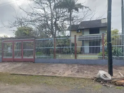 LOTE 600 - UM IMÓVEL RESIDENCIAL EM ALVENÁRIA COM AREA DE 196,77m² NA PRAIA CURUMIM EM CAPÃO DA CANOA.