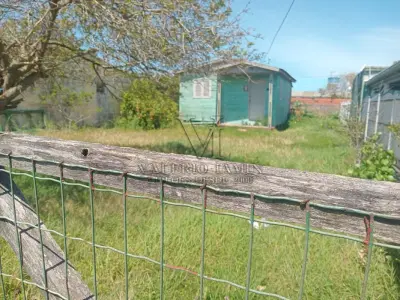 LOTE 587 - UMA CASA E SEU RESPECTIVO TERRENO URBANO, situado no Balneário Magistério