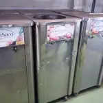 LOTE 432 - 07 (sete) SUQUEIRAS - 01(uma) GELADEIRA INDUSTRIAL DE AÇO INOX 3 PORTAS - 01 (uma) GELADEIRA INDUSTRIAL DE AÇO INOX 4 PORTAS - 01(um) FREEZERCONSUL pequeno aprox. 120 L