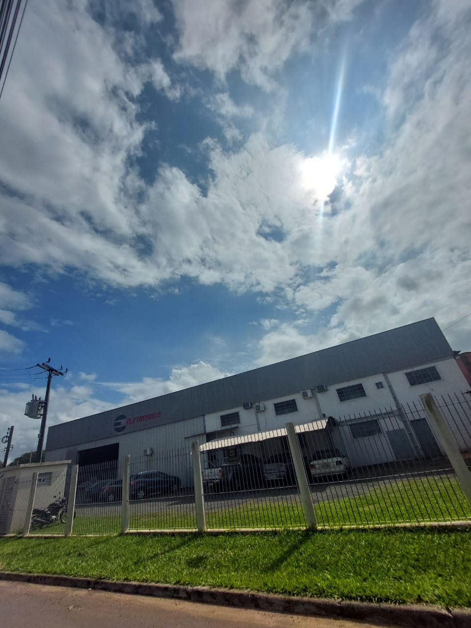 Duas áreas somadas constituem uma metragem de 6320,80m², sendo nas áreas foram construídos vários Pavilhões com  Estruturas Metálicas